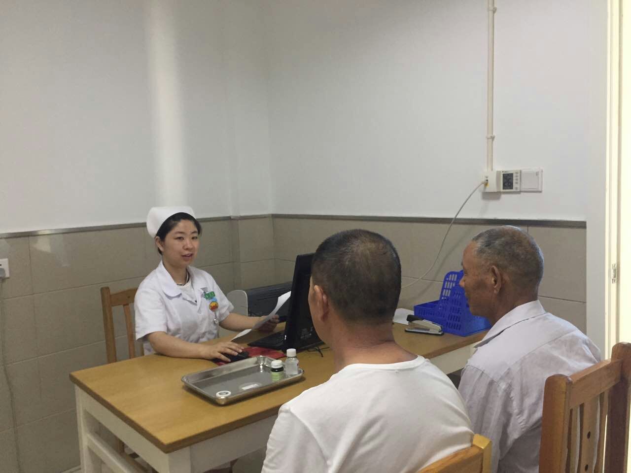 專科護士在應(yīng)診.jpg