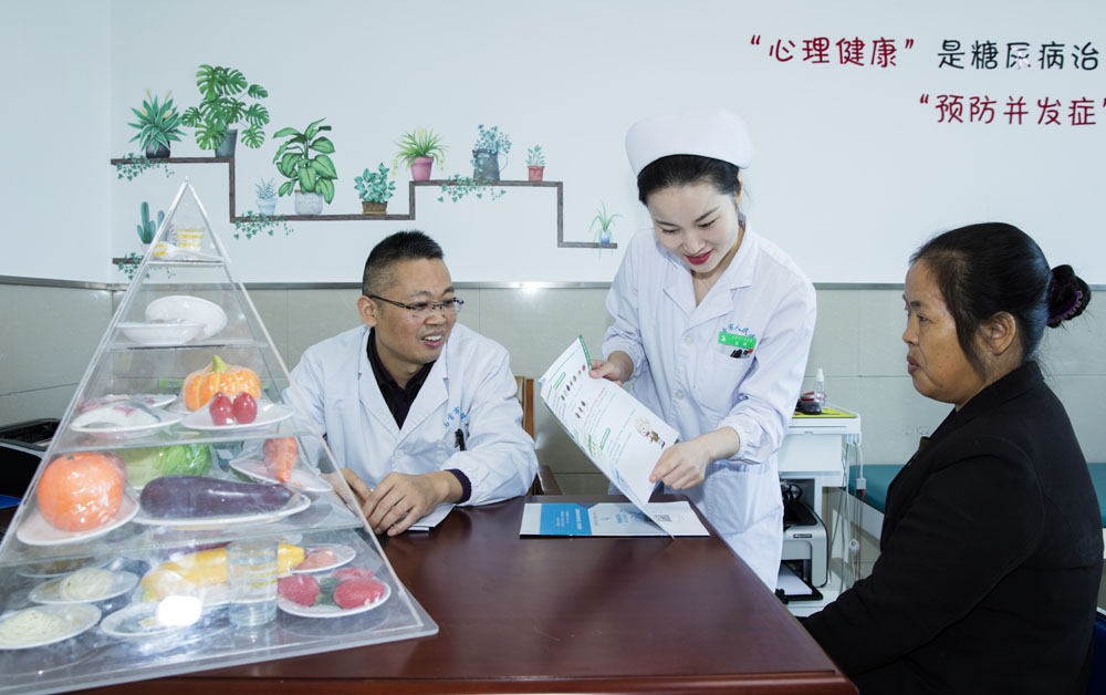 醫(yī)護(hù)共同為患者制定個性化健教處方.jpg